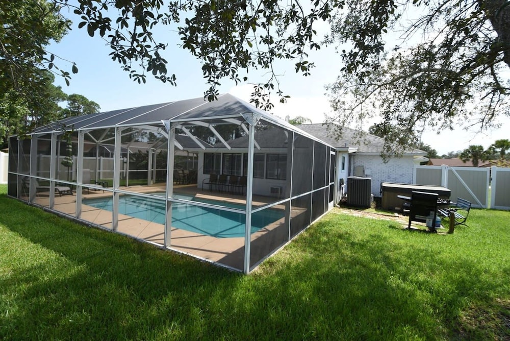 Hidden Oasis Spacious Home With Salt Water Heated Pool Hot Tub Fenced Yard Pets are Welcome