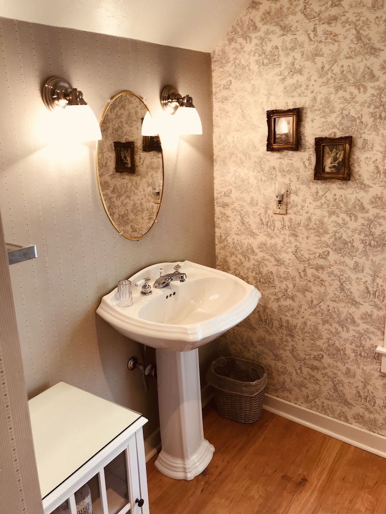 Chanticleer Guest House