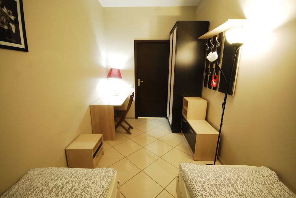 Landmark City Hotel - Hostel