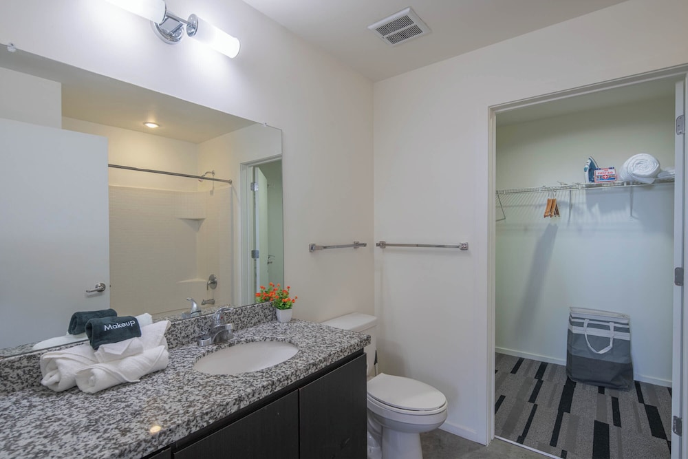 ROVE LIVING/KL - Roosevelt Point