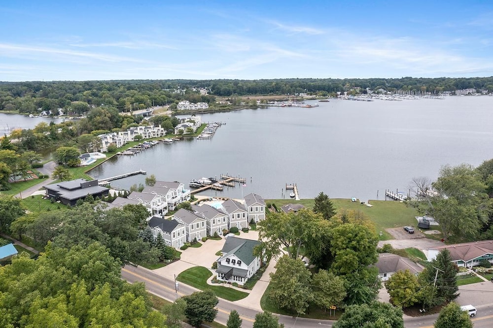 Saugatuck Harbor House