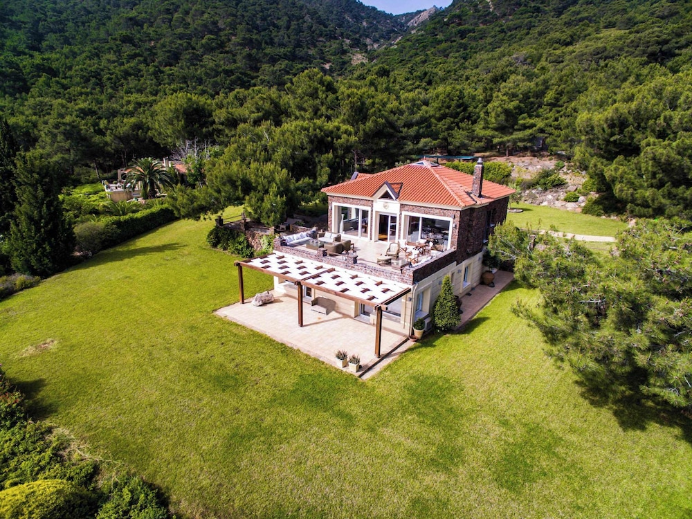 Villa Lauriet Kratigos - Private Escape With Views