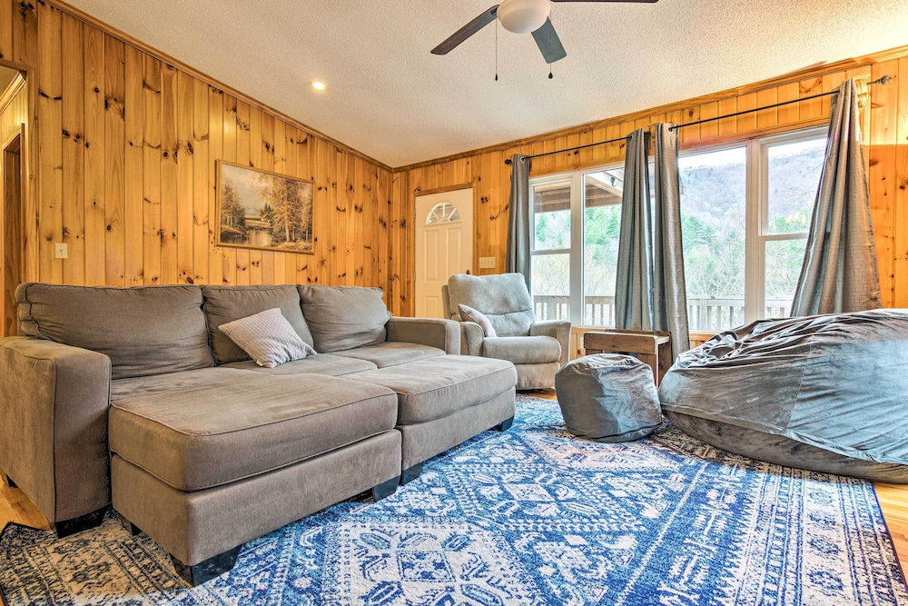 Fire Pit & Mtn Views: Charming Marion Cabin! view 3