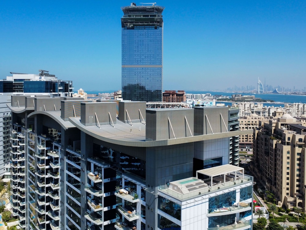 High End 4BR Penthouse With Private Pool and Skyline Views