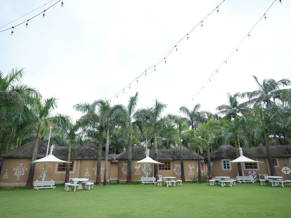 Monteria Village