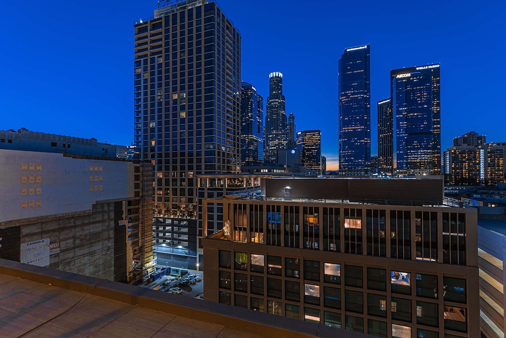 Stylish XL 2br/2ba At HWH by Oneluxstay