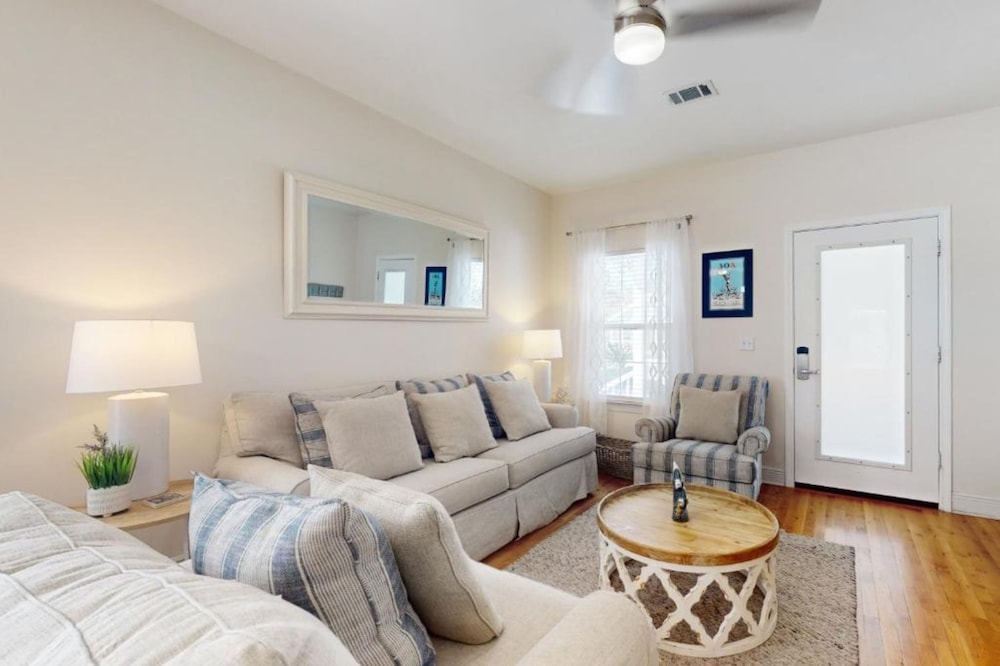 Rileys Retreat - 3BR 2BA Home With Private Pool and Gas Grill!