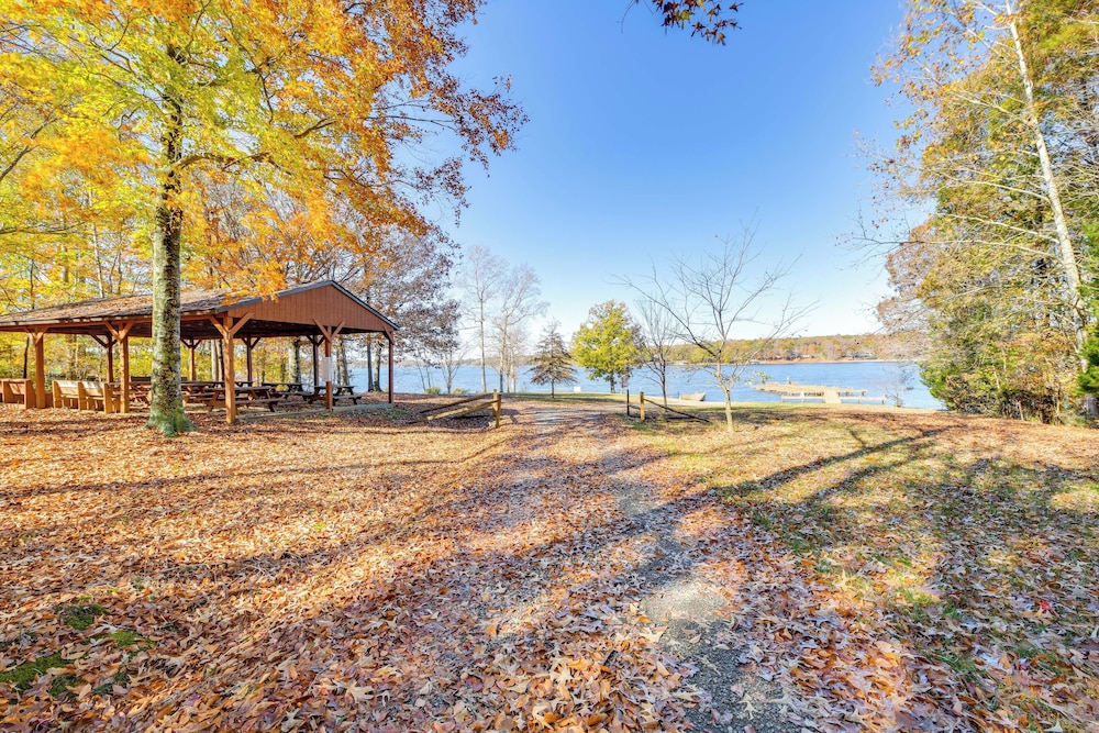 Boat, Fish & Explore Lake Anna! Home 1 Mi to Water