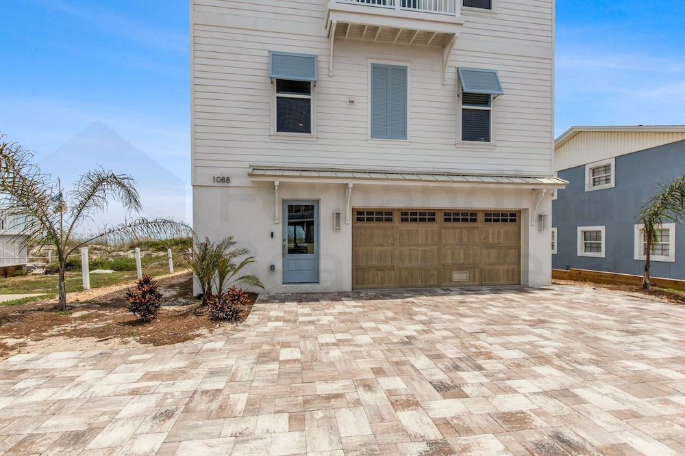 1088 S. Fletcher Ave 5 Bedroom Home