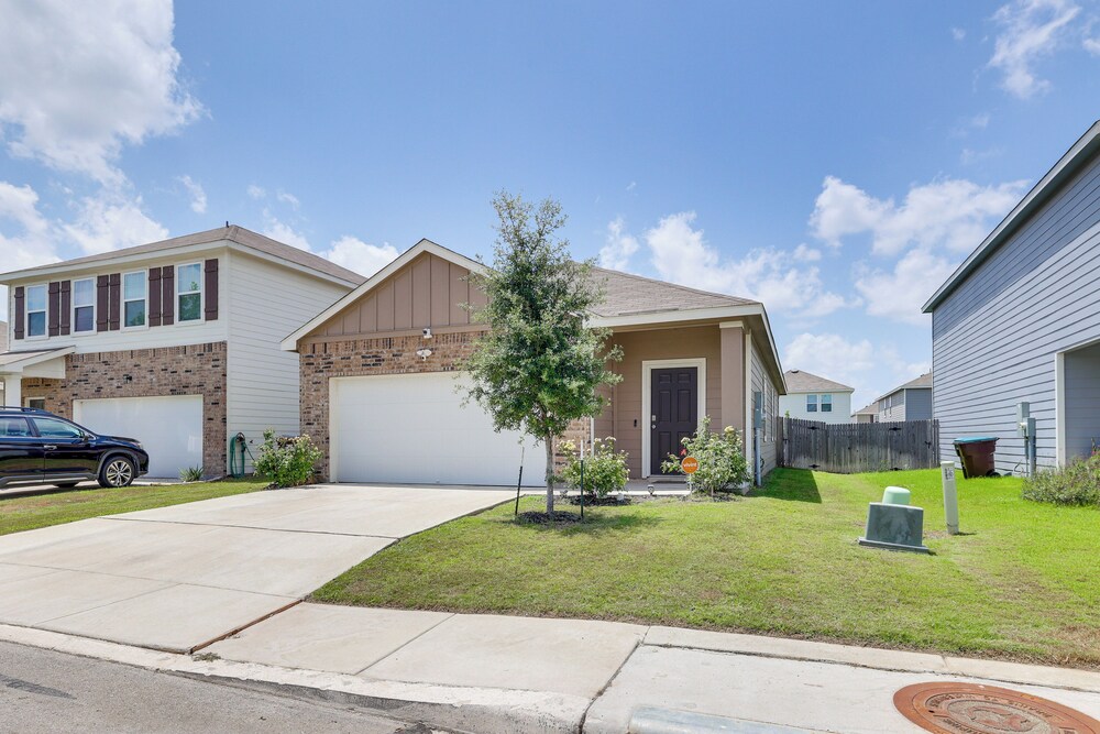 Pool Access: Family Home w/ Yard Near Lackland AFB