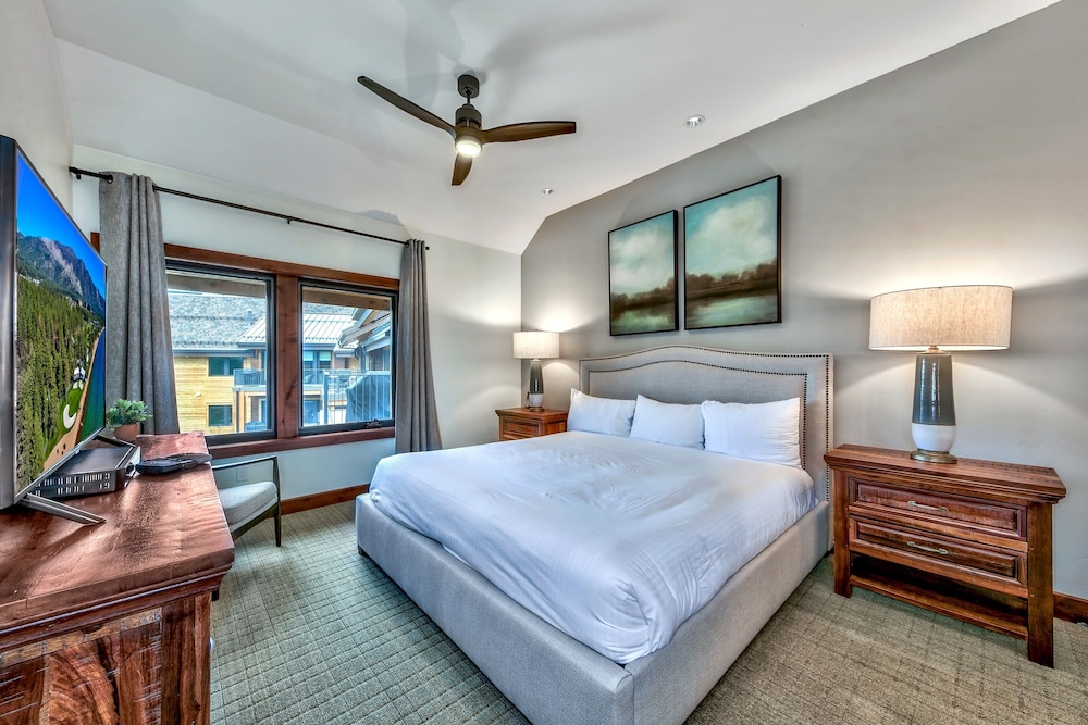 Lake Tahoe Vacations - Luxury Two Bedroom Residence steps from Heavenly Village Book 7 Nights for 10 Off by RedAwning - Property Image 25