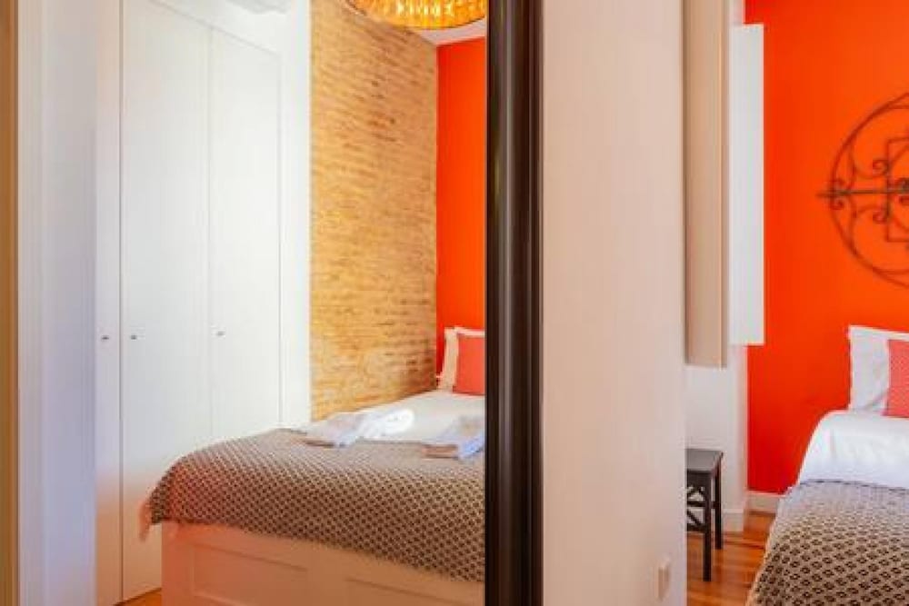 Old Town Chiado Balcony Aircon by LD Apartments