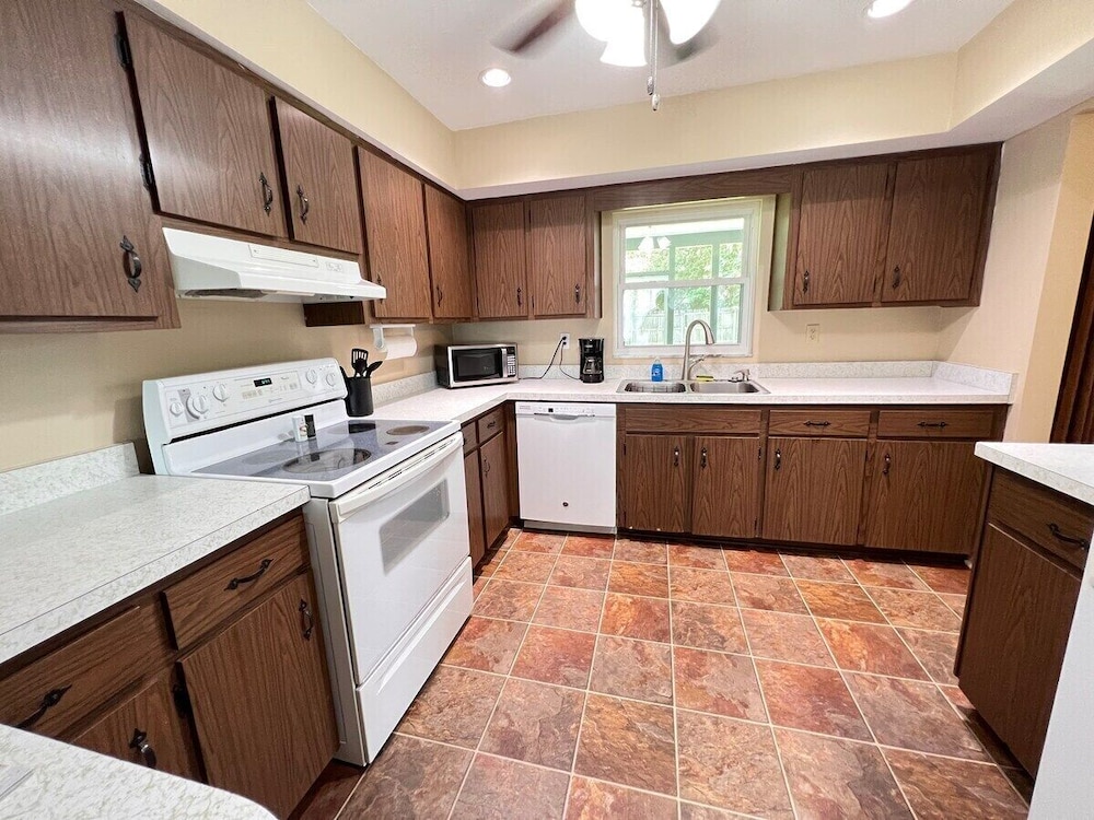 Charming Room Rentals in Southern Lakeland: Central & Cozy