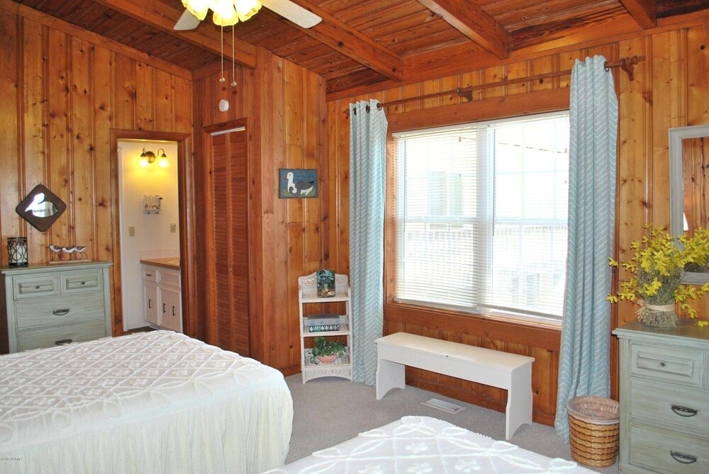 Acc 5 Bedroom Home by RedAwning view 5