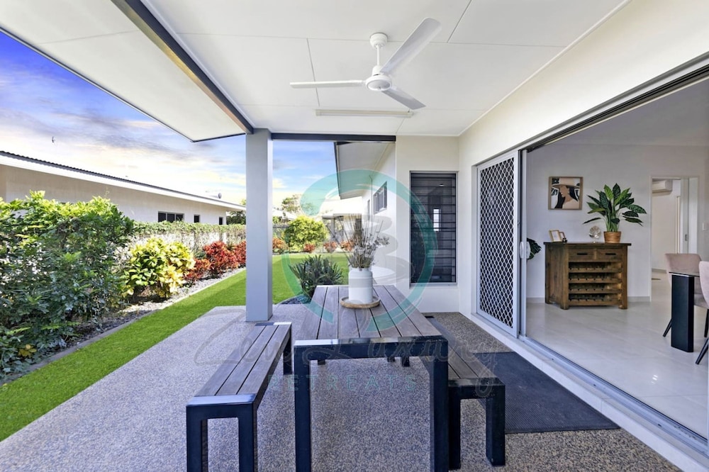 Zenhouse Vista Elegant 5-br Coastal Haven