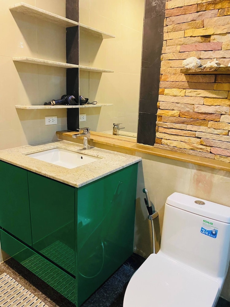 Hidden Villa Oasis Private Pool 2km to Beach&mall