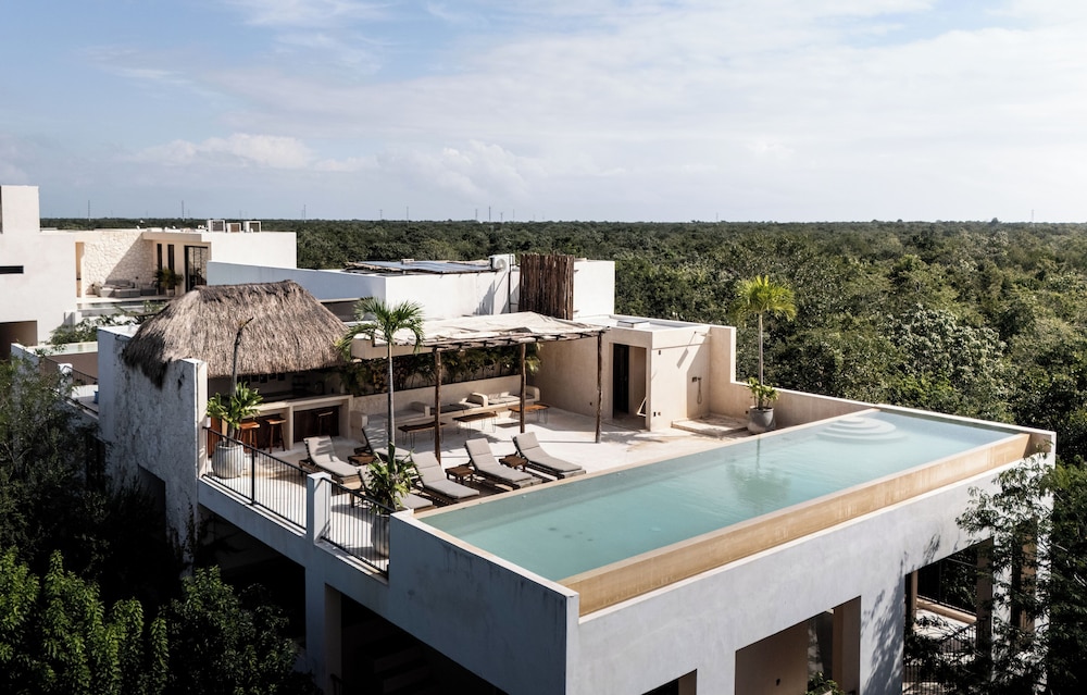 Jungle Resort Suites & Private Pool