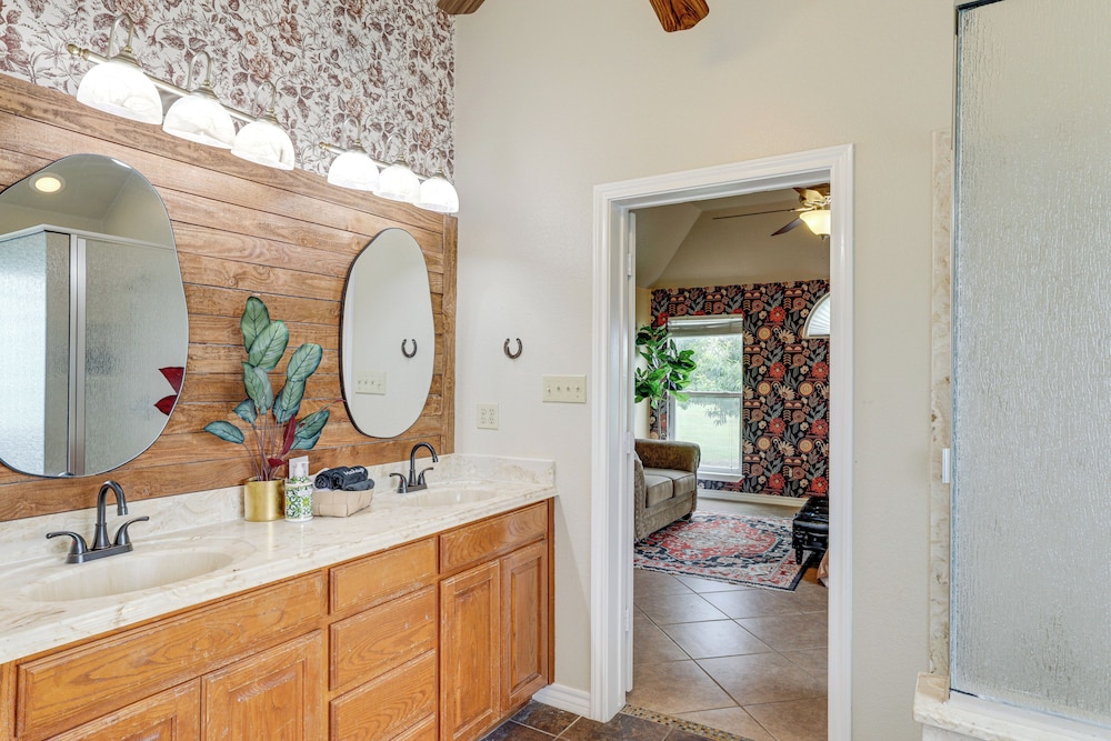 5 Acres! Countryside Getaway Outside Fort Worth