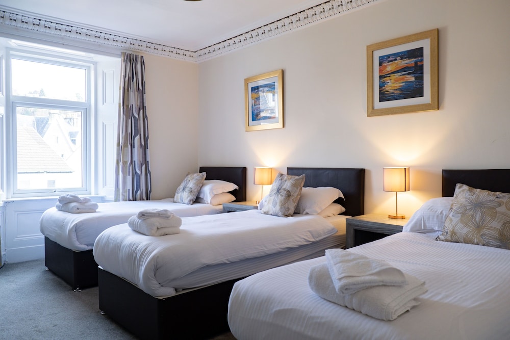 Corran House Guest House & Hostel