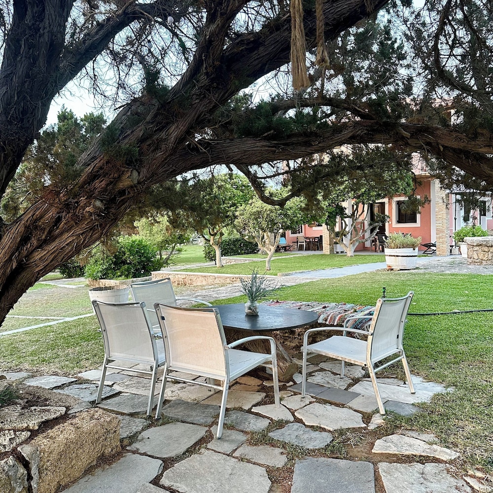 Genari Beach Apartments Garden View Retreat