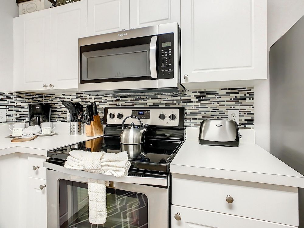 Windsor Palms Townhome w Private Pool Near Disney