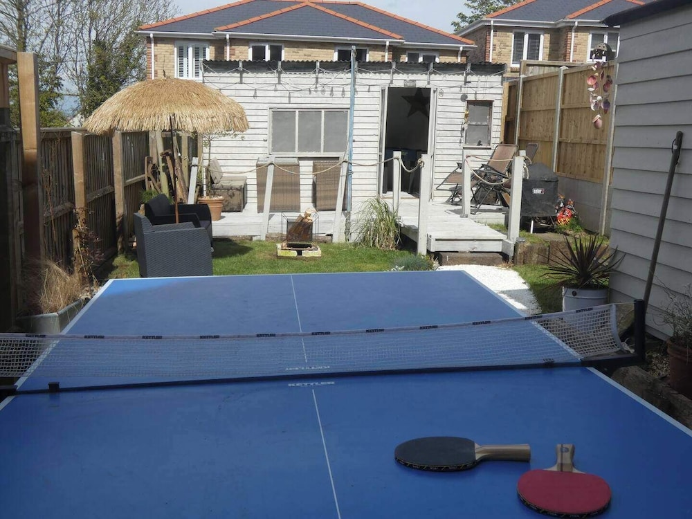 Isle Escape Retreat- Sleeps 4, Garden & Games Room