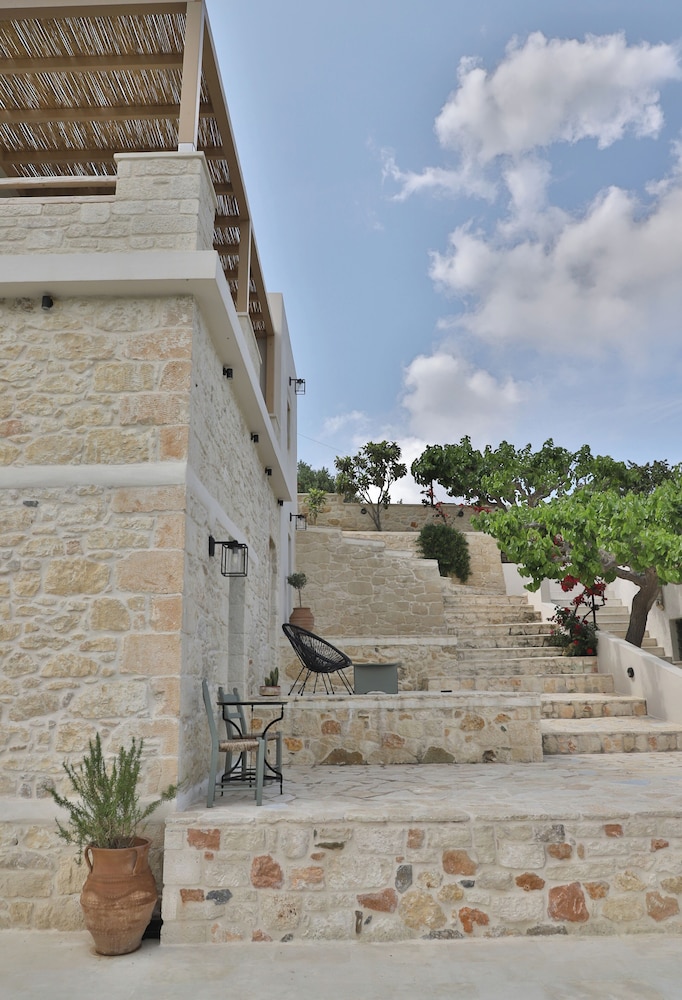 Amvikas Suites in Sitia