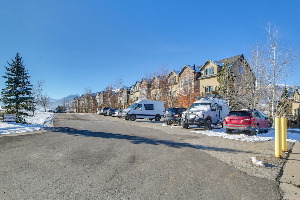 Mtn-view Gem Near Skiing & Golf in Eden!