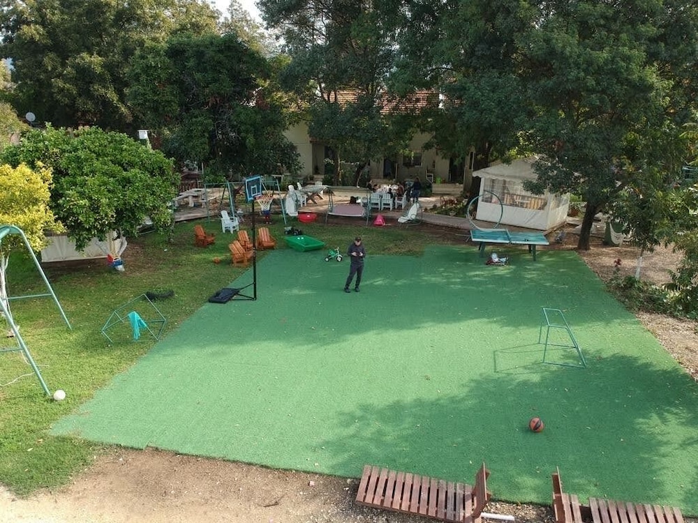 Nuriel Fruit & Guest House