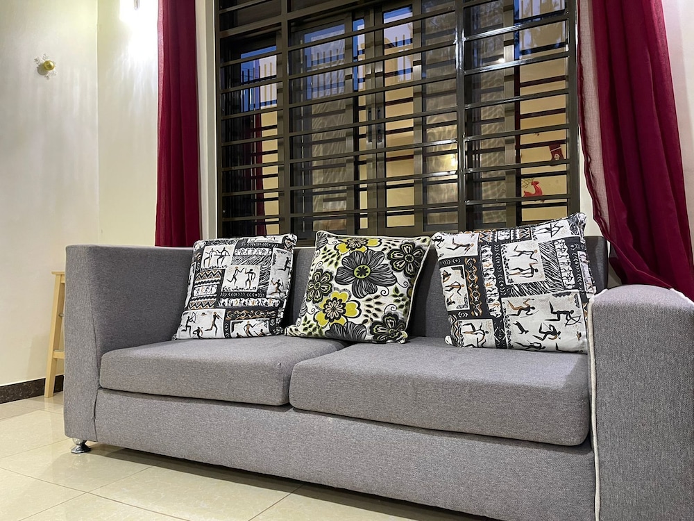 The Mugabi's Spacious Private Room
