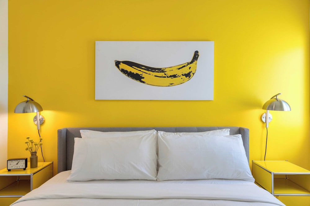 Dual Bachelor Pads w/ Rooftop Lounge & Games Sleeps 26 5 Min to Broadway
