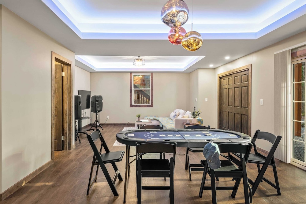 Lakeview Sunset Heaven Waterfront Escape + Private Dock Firepit + Game Room New Construction