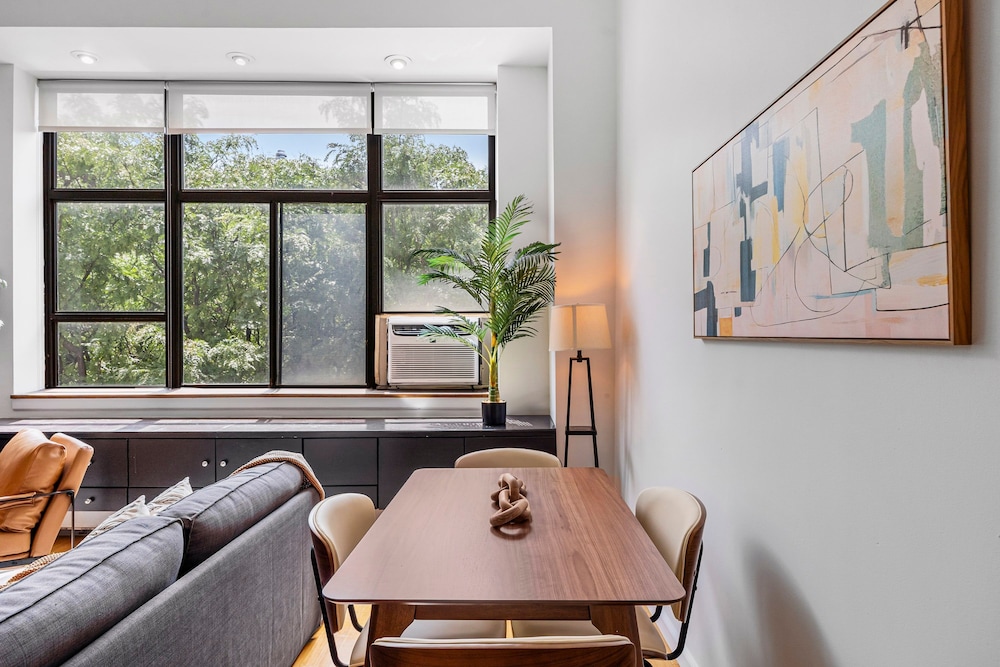 Barrow by Rove Travel 1BR Loft w Shared Roof