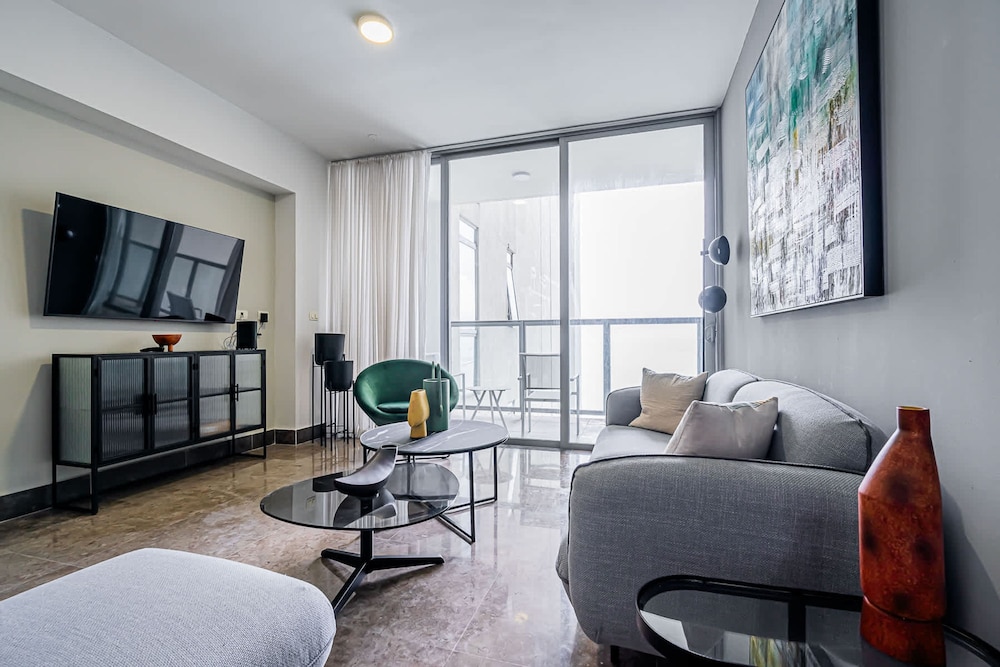 w Comfy 1BR w Fantastic Balcony in YOO