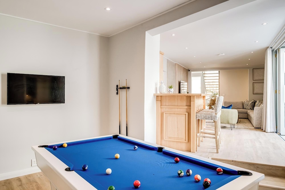 6bed Villa by Camps Bay Beach Seven the Drive