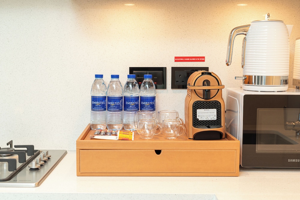 PVH - Stylish 1BR with Study - The Crest