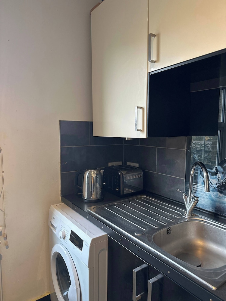 Bright Open-plan Apartment in Welling, South East London