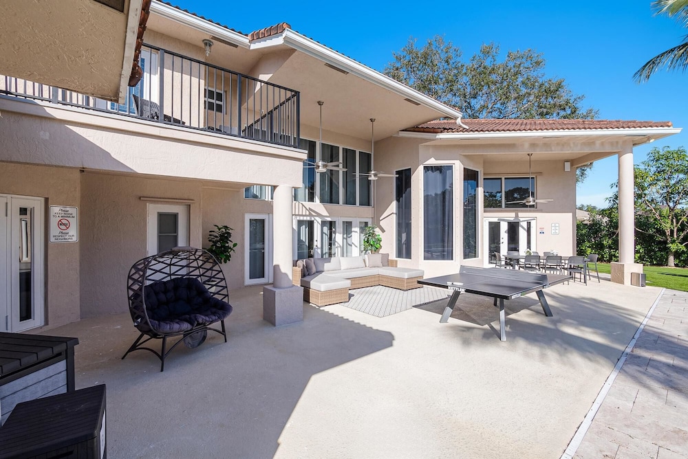 Luxurious 7-Bedroom Villa with Pool & Games