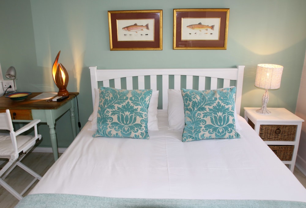 Dolphin Inn Guest House