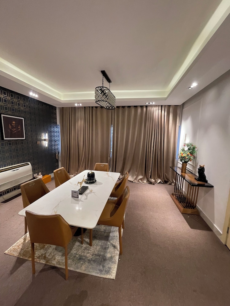 Sujimoto Residences Precious