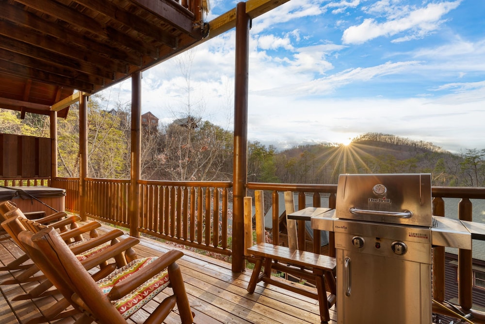 Anne s Place Cozy Cabin With Hot Tub Games Near Dollywood Attractions