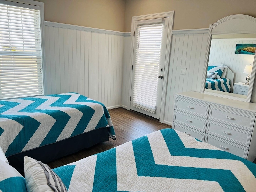 Avalon East- 5 Bedroom Home by RedAwning