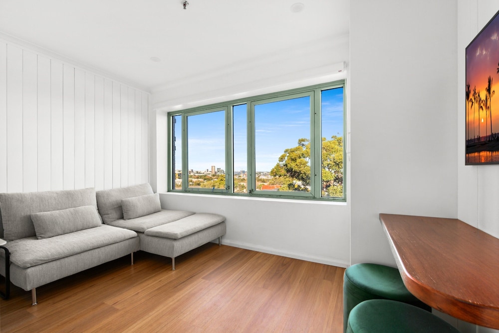 Stylish Studio in the Heart of Newtown With Pool