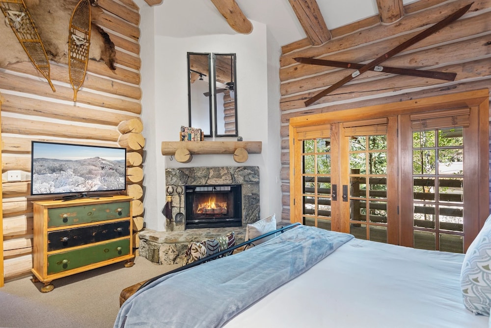 Pine Inn at Trail's End Lodge - Three Bedroom Residence with Spa #2 3 Condo