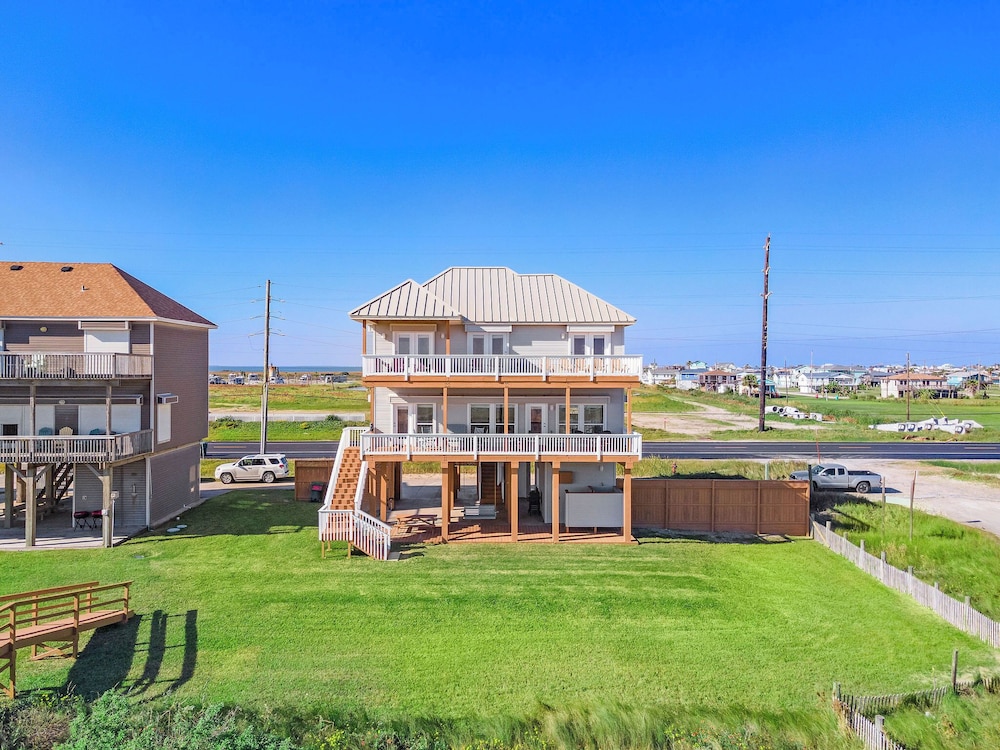 Beach Heaven by Ryson Vacation Rentals