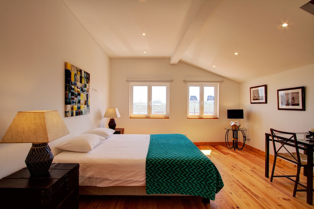 A new Studio Apartment With Amazing Views of the River Tagus