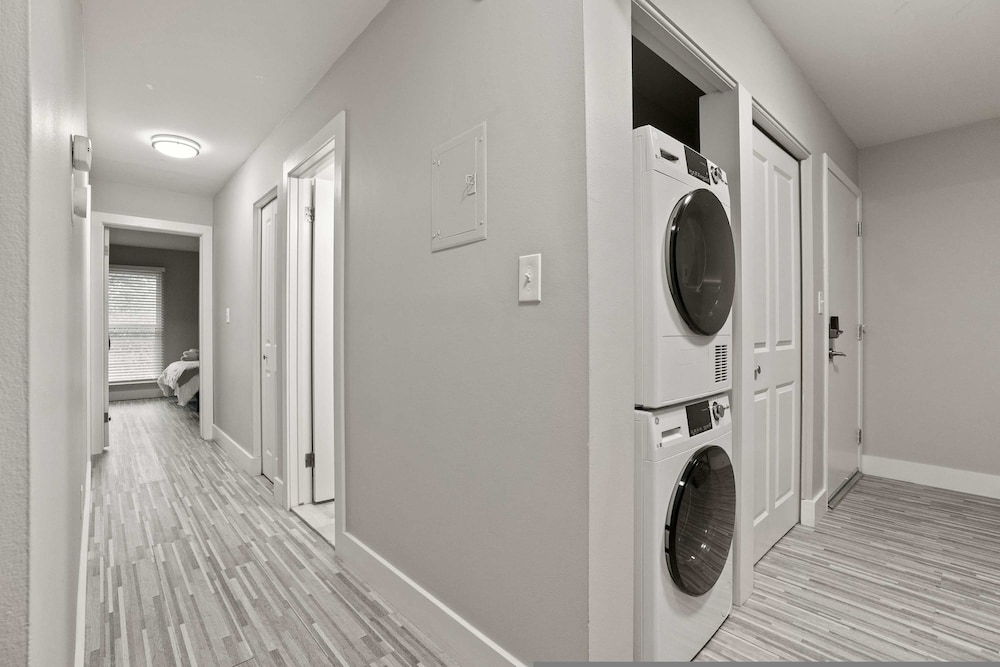 Comfy 2BR 2BA Unit in Pime Location