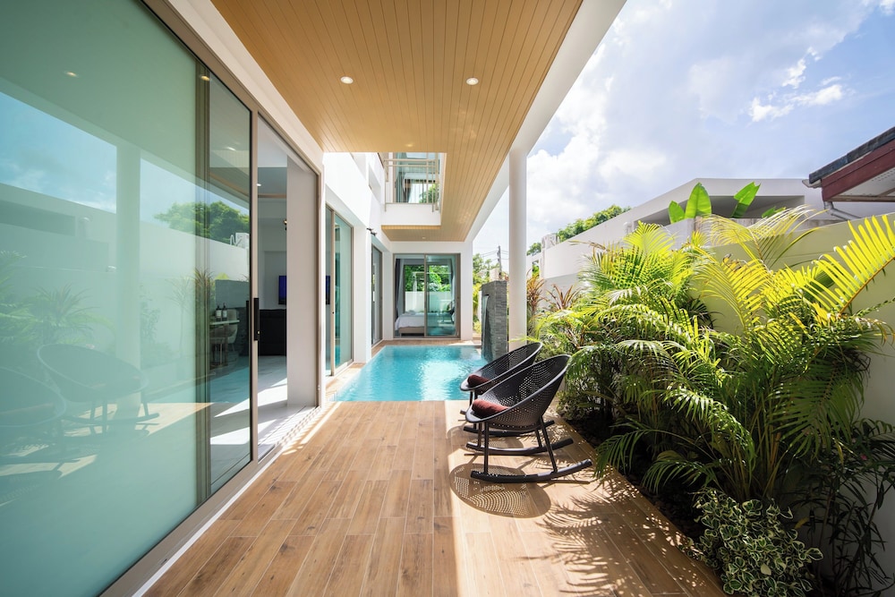 Classic Modern Pool Villas Rawai 3BR