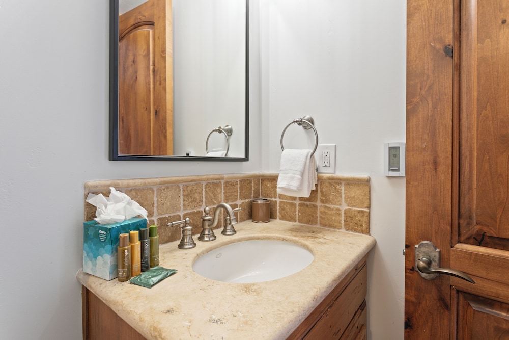 Grand Lodge - Penthouse #505 - Ski-in/ski-out 5 Bedroom Condo