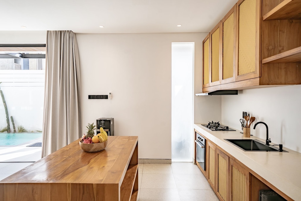 RHYS Villa Pererenan